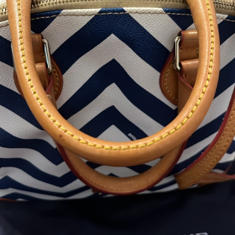 Dooney & Bourke Blue and White Chevron Crossbody Bag - Picture 3 of 16